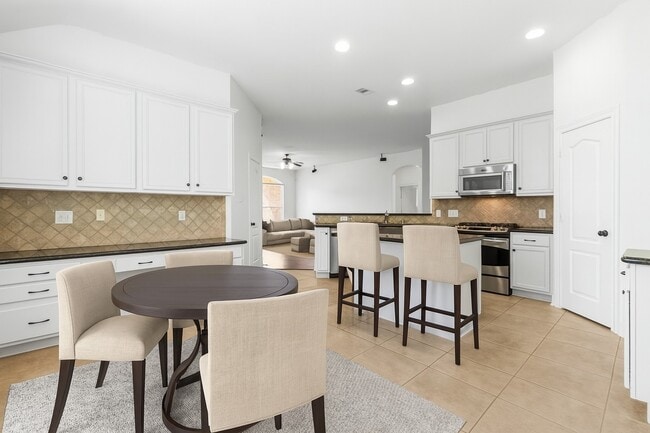 Building Photo - 7 Fraiser Fir Pl