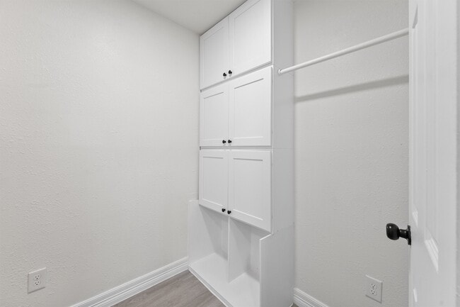 Building Photo - 1615 Hiller St