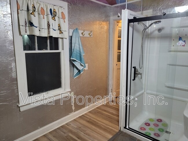 Building Photo - 1121 Elm St