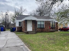 Building Photo - 1 Bed 1 Bath Duplex For Lease August 3!