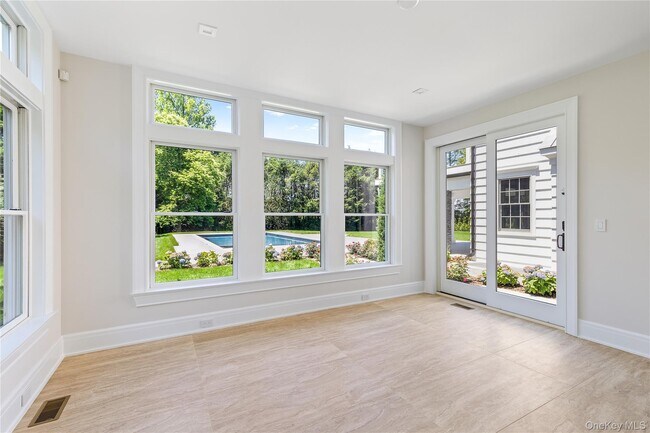 Building Photo - 42 Mamaroneck Rd
