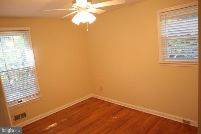 Building Photo - 10 Dew Wood Ct