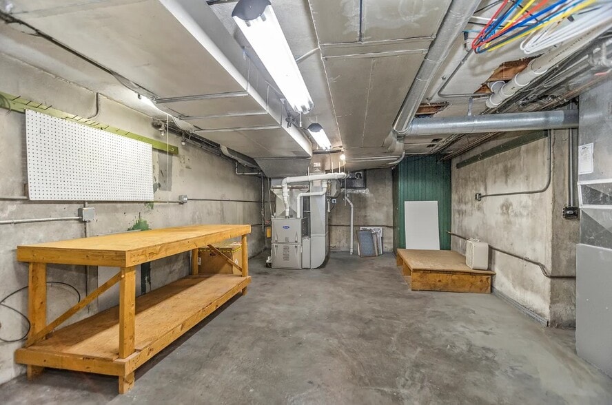 Building Photo - 2744 Lawndale Ave