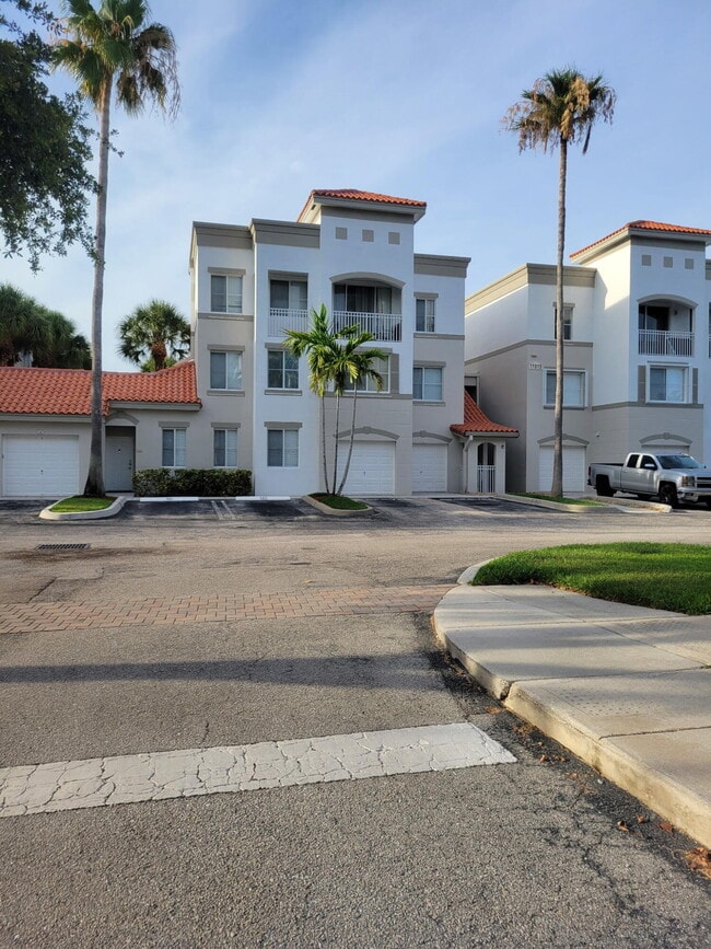 Building Photo - 11019 Legacy Ln