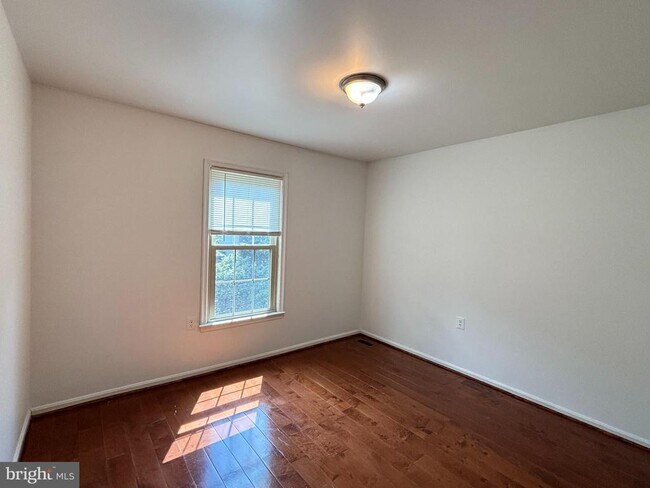 Building Photo - 12700 Inverness Way