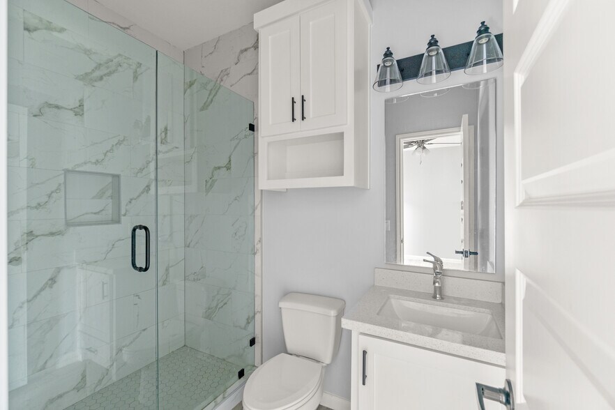 Building Photo - 11018 N 33rd Ln