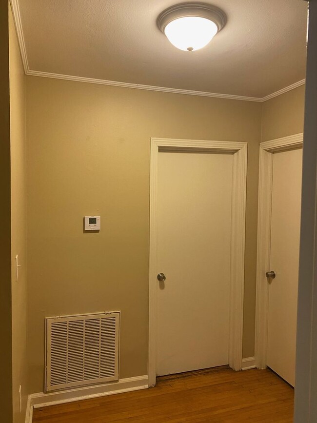 Building Photo - Move In Special Offered! Limited Time only...
