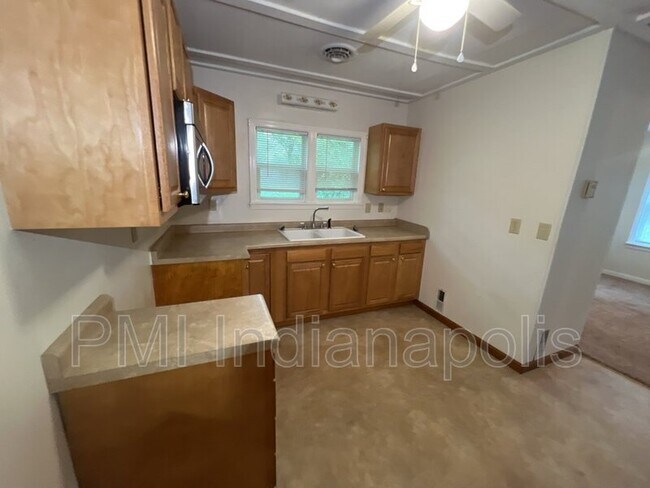 Building Photo - 629 N Willow St