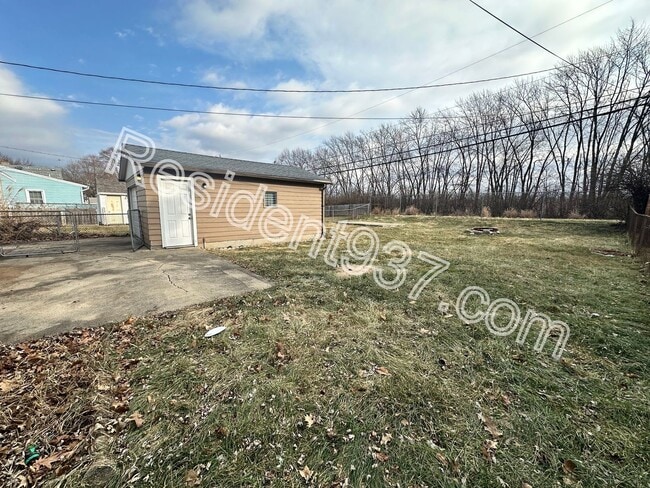 Building Photo - 3 Bed 1 Bath Home