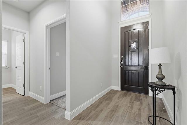 Building Photo - 2244 Knightsgate Rd