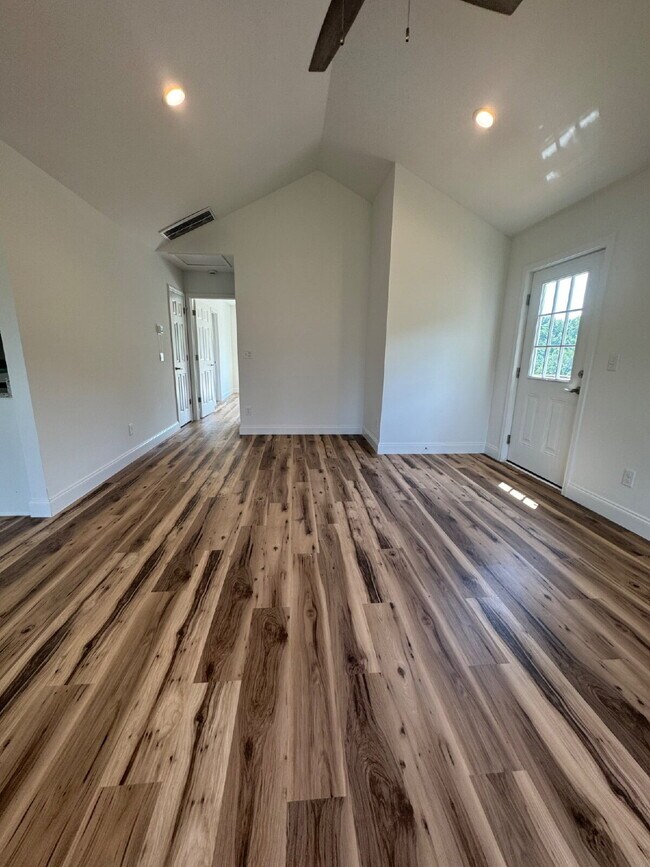 Building Photo - 380 Quinn Hill Ln