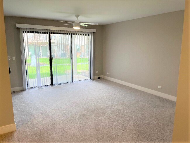 Building Photo - 1050 Southbury Ln