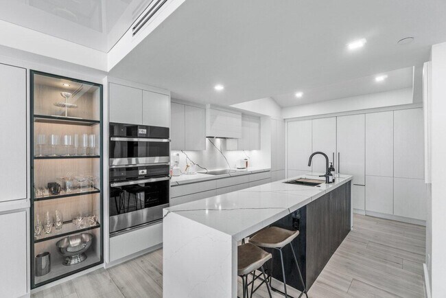 Building Photo - 3115 S Ocean Blvd