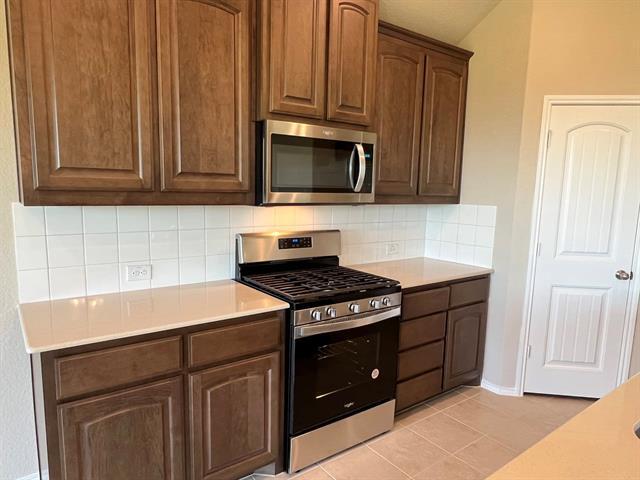 Building Photo - 913 Beverly Dr