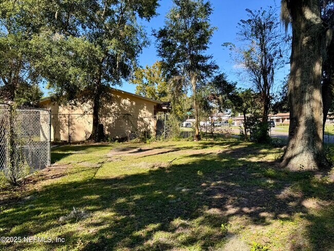 Building Photo - 4124 Lane Ave S