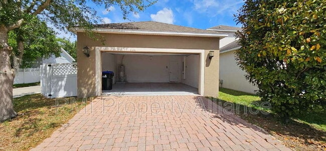 Building Photo - 15217 Evergreen Oak Loop