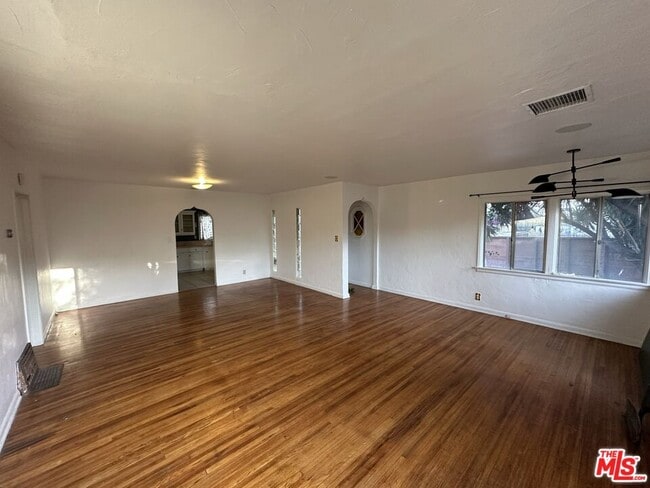 Building Photo - 4001 Chevy Chase Dr