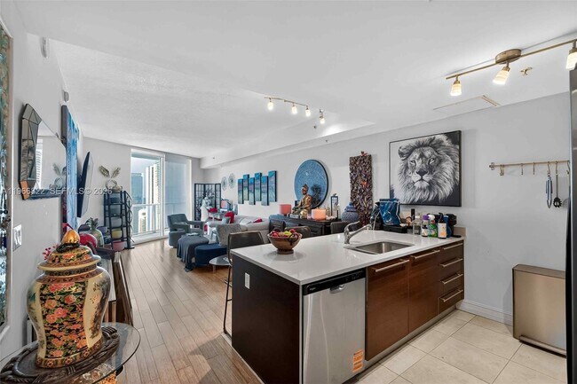 Building Photo - 1900 N Bayshore Dr