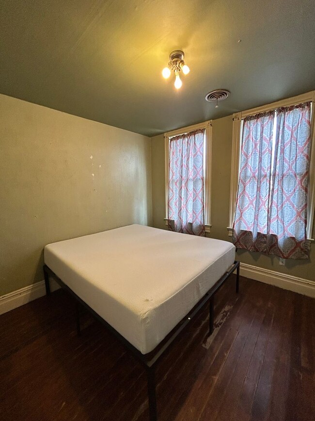 Building Photo - Charming Historic 4-Bedroom Home in the He...