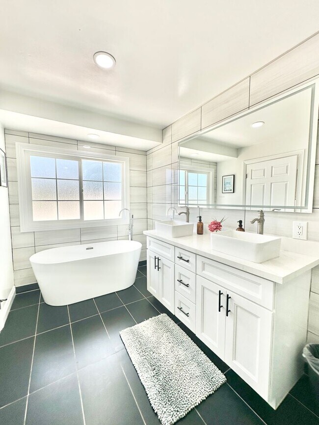 Building Photo - Breathtaking Custom Country Two-Story Home, Fully Remodeled & Beautifully Appointed on Private 20...