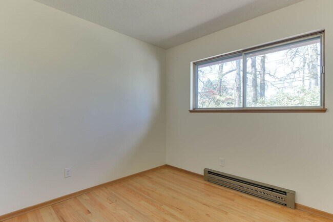 Building Photo - Terra Linda Home - 3 Bedrooms, 2 Baths, 1,...