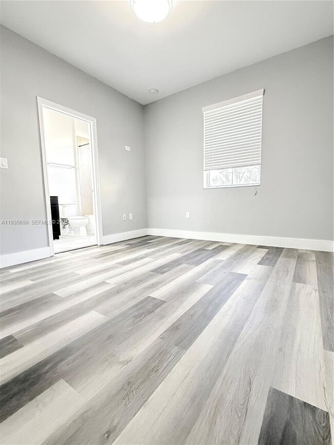 Building Photo - 134 SE 28th Ter