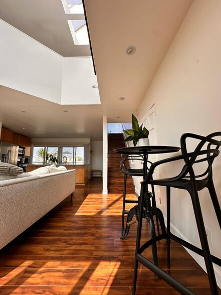 Building Photo - 6672 Vista Del Mar