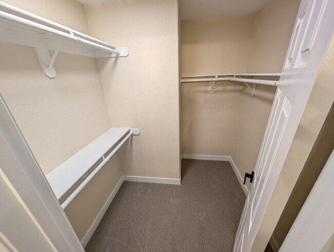 Building Photo - 89 Day Trade St