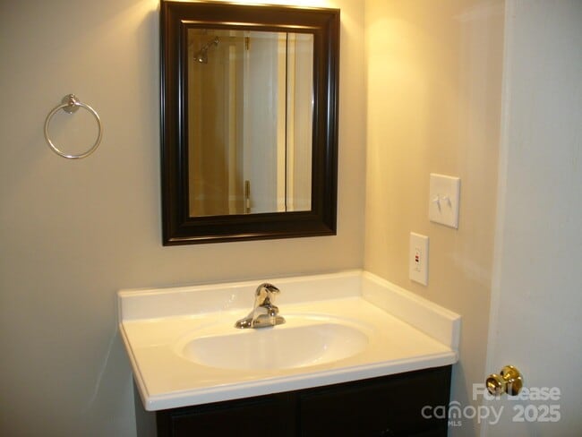 Building Photo - 241 Country Club Dr NE