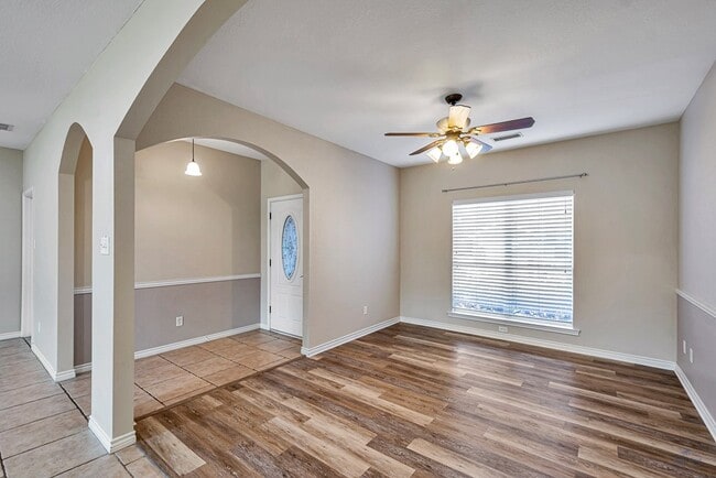 Building Photo - 5409 San Saba Ct