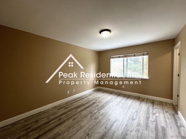 Building Photo - Beautiful Empire Ranch 5bd/3ba Home with 3 Car Garage - Must See