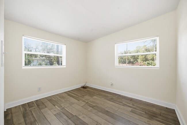 Building Photo - 4294 Katanga Dr N