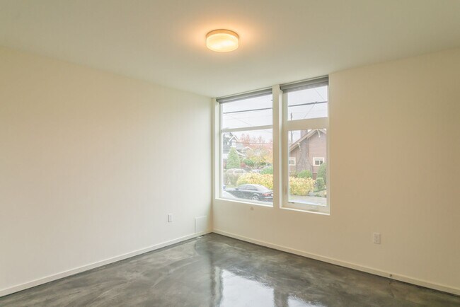 Building Photo - 3Bd/3.25Ba Seattle Home