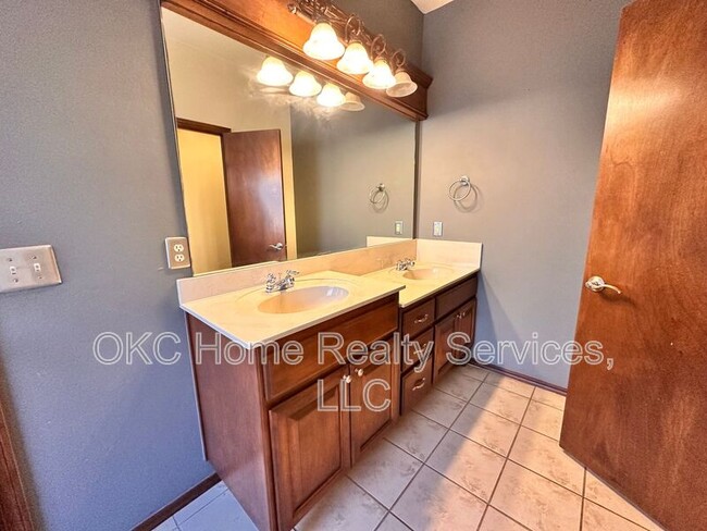 Building Photo - 13204 SW 2nd Terrace