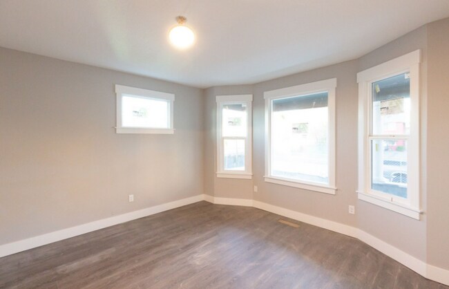 Building Photo - Charming Fully Renovated Home in the Heart of Southeast Portland