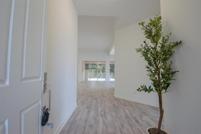 Building Photo - 7046 Fish Creek Ln