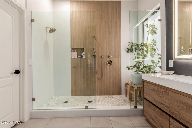 Building Photo - 10502 E Posada Ave