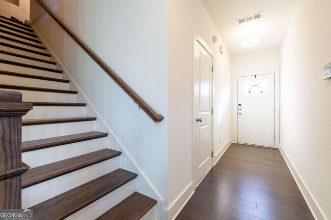 Building Photo - 46 Cannondale Dr