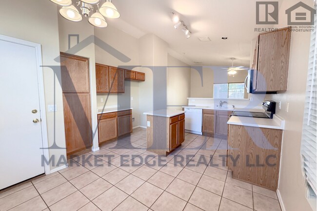 Building Photo - 3Bed/2Bath Home at Northern/107th Ave! $199 MOVE-IN SPECIAL! Ready for Immediate Move-In!