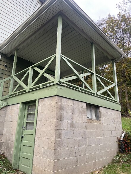 Building Photo - 558 Stewart St