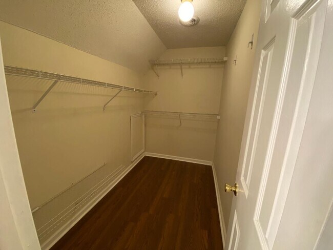 Building Photo - AWESOME 2 BEDROOM CONDO IN PARKWAY HEIGHTS...