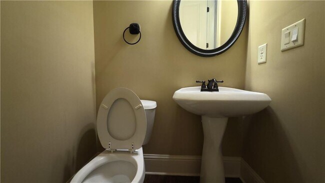 Building Photo - 3361 Lake McGinnis Dr