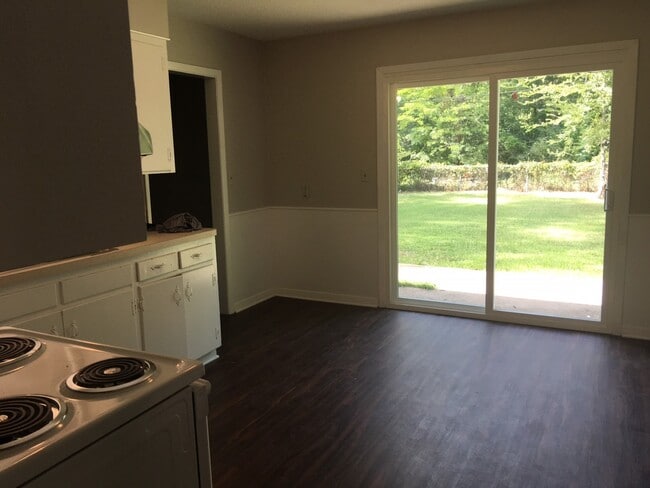 Building Photo - LINWOOD- section 8 approved