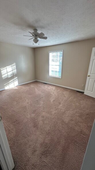 Building Photo - 1202 Deer Ln