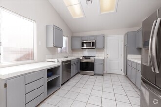 Building Photo - 3-bedroom, 2-bathroom home with a double c...