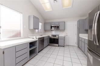 Building Photo - 3-bedroom, 2-bathroom home with a double c...