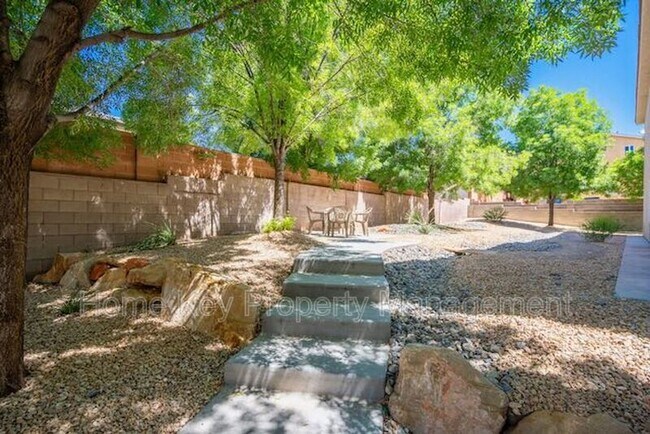 Building Photo - 184 S Valley View Dr