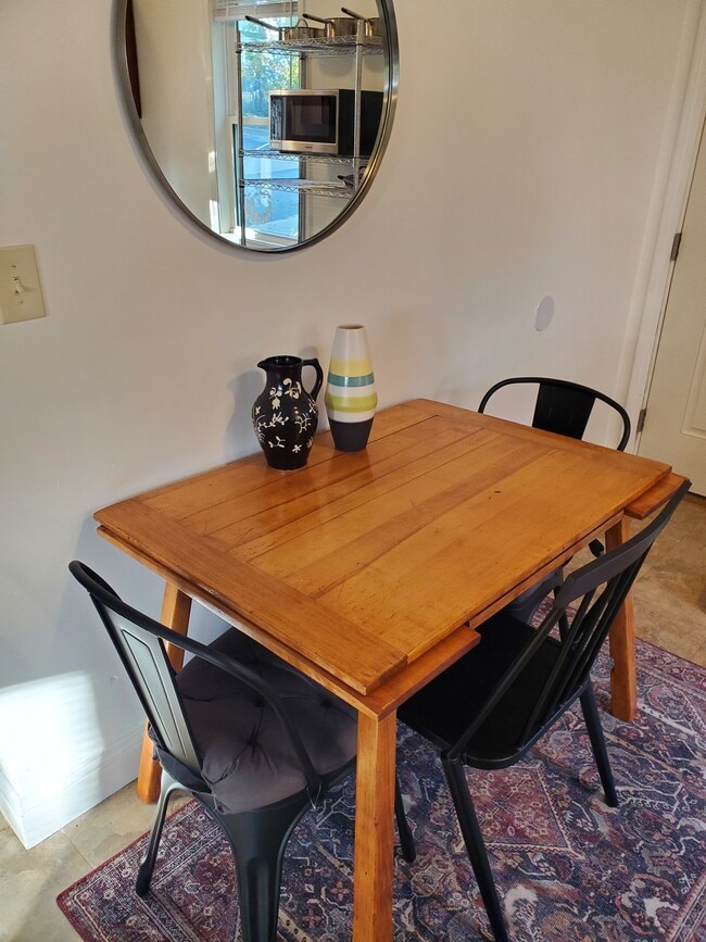 Building Photo - 96 Evergreen St