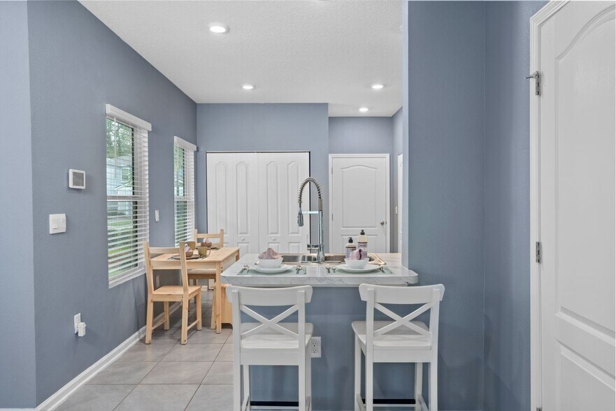 Building Photo - 237 Aralia Ln