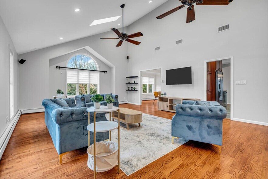 Building Photo - 6 Buchanan Ln